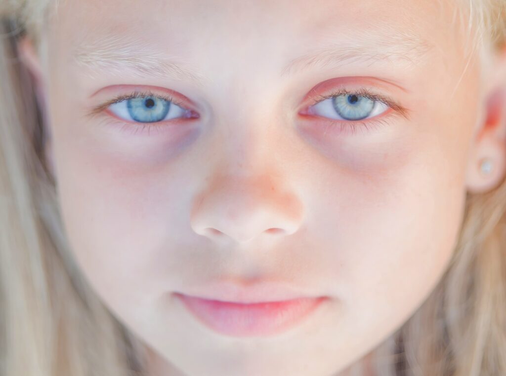 青い目の少女